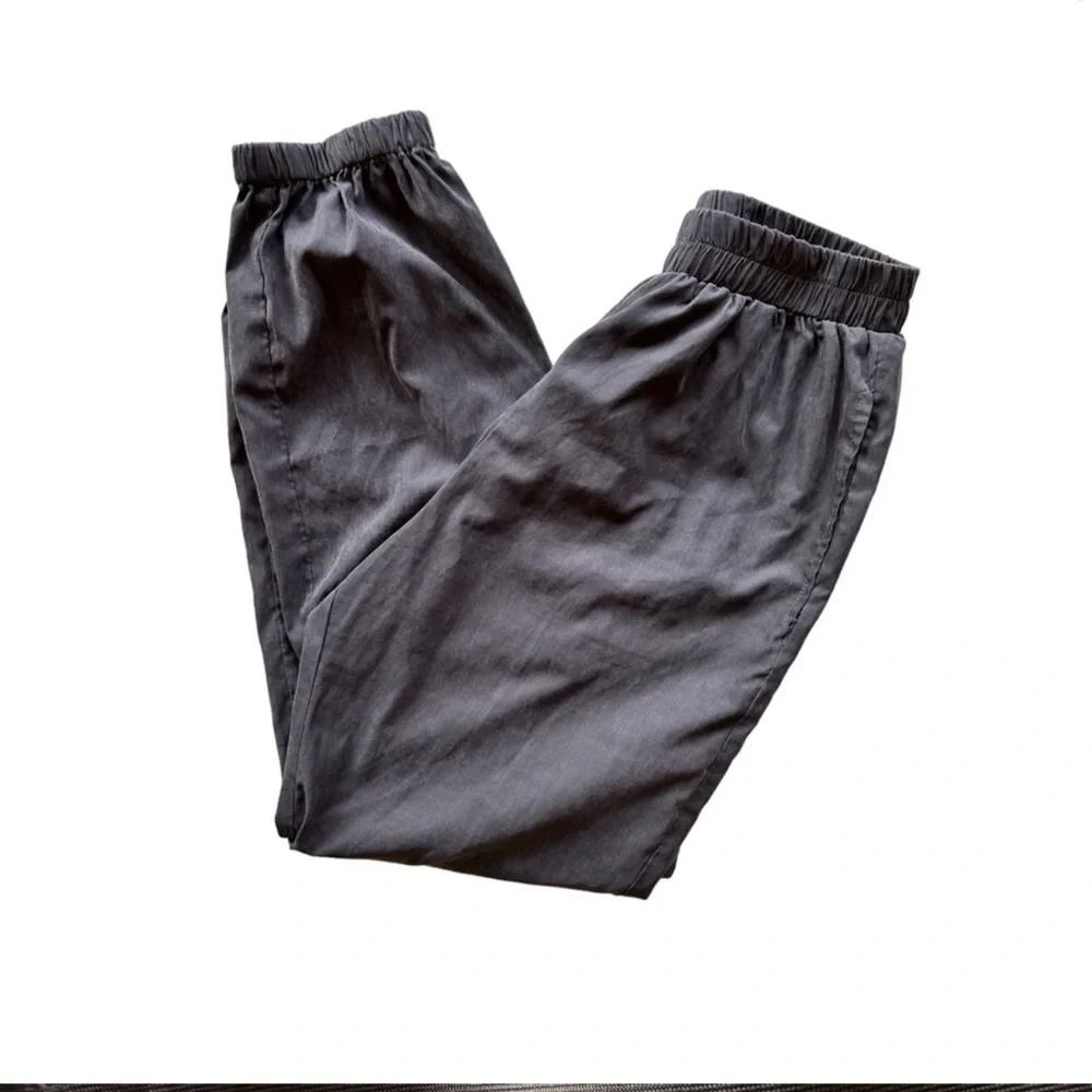 SOLD ❌ Chanel Dark Grey Joggers Pink CC Logo - Picture 11 of 15